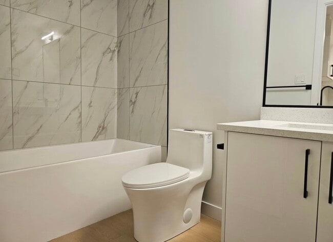 Building Photo - 15315-15395 95 Ave NW