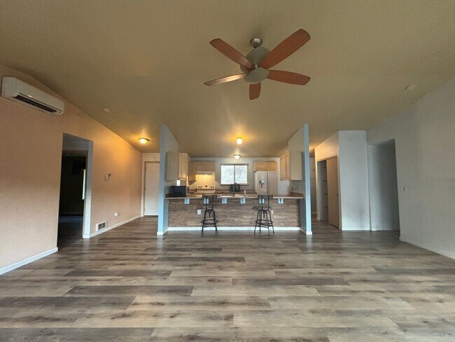 Foto del edificio - Coming Soon!! Lovely 3bdrm, 2 bath home by Emigrant Lake!!