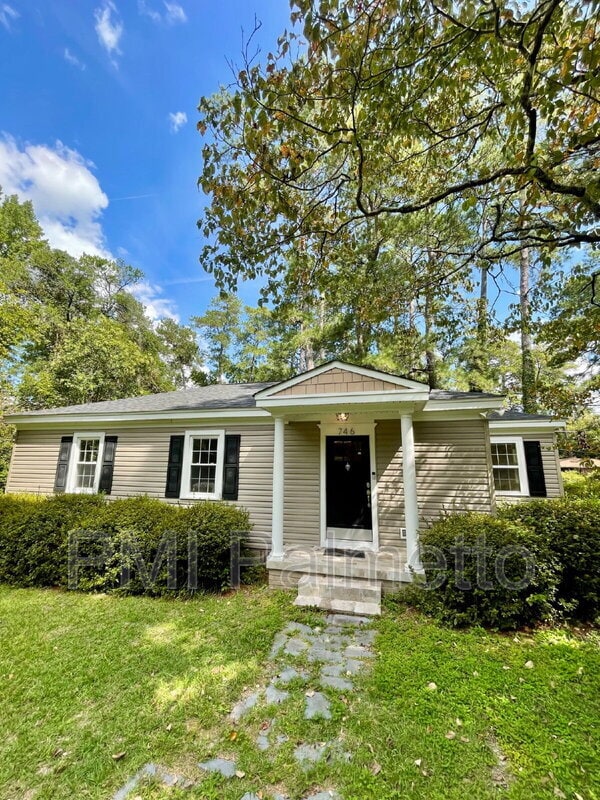 Primary Photo - 746 Deerwood St