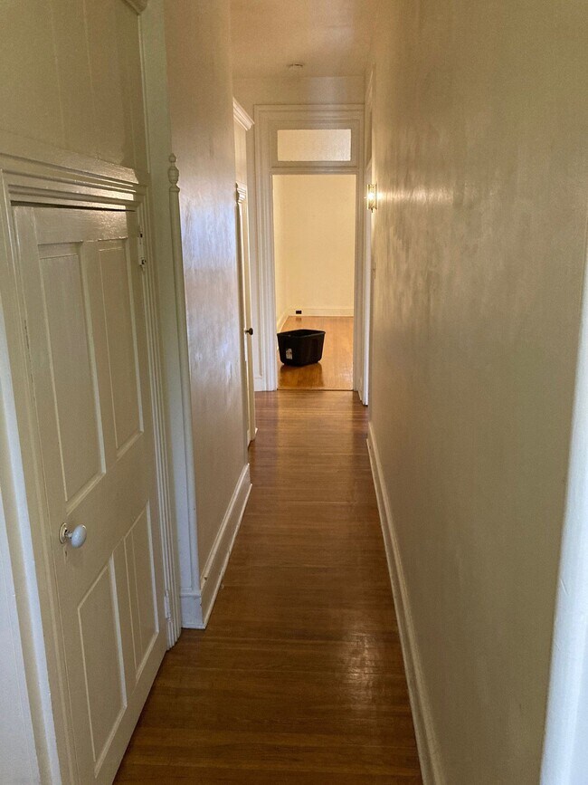 Foto del edificio - 228 N Duke St