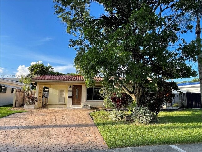 Foto del edificio - 1107 NE 8th St