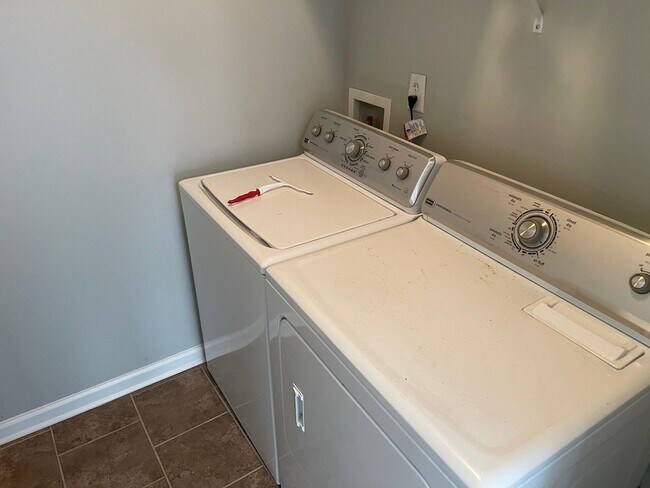 Foto del edificio - Available Now!