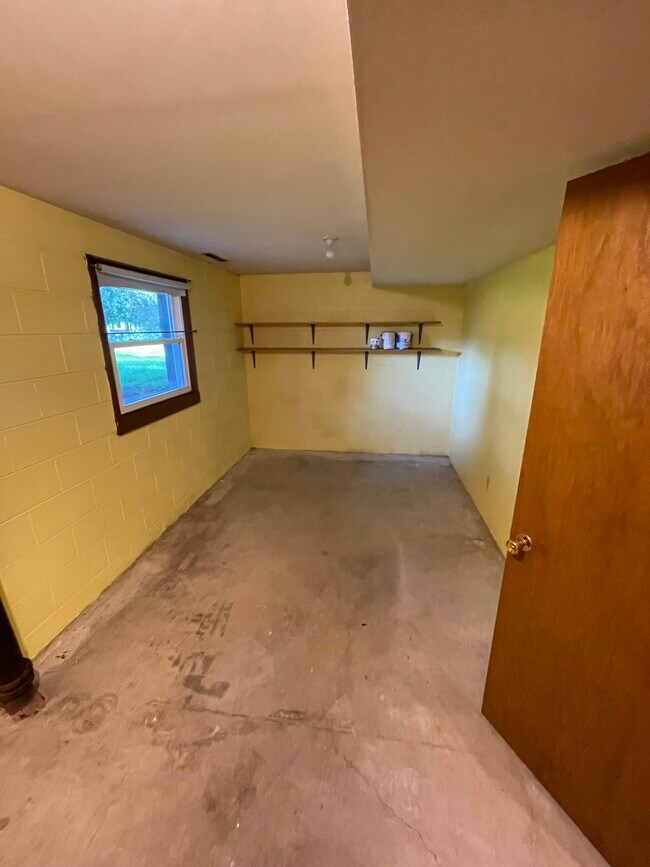 Storage/laundry room - 615 Harrison St