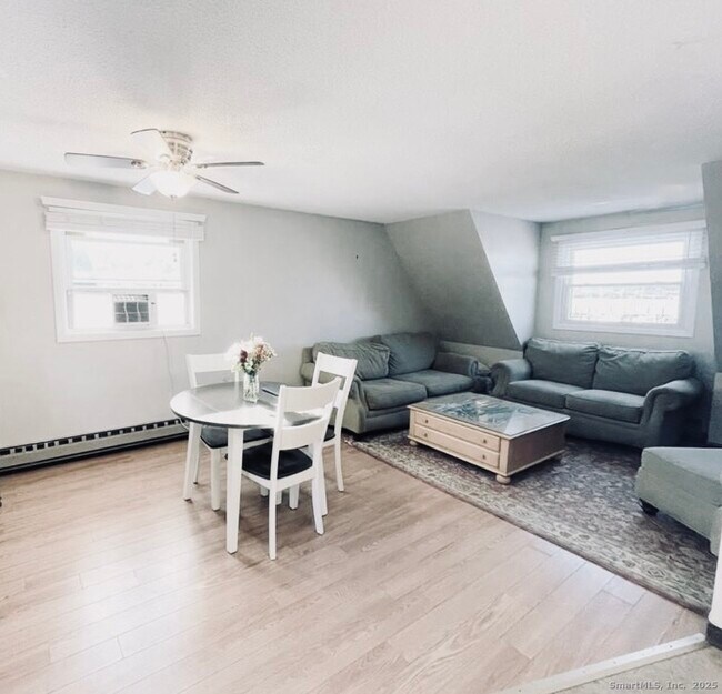 Foto del edificio - 249 Pequot Ave