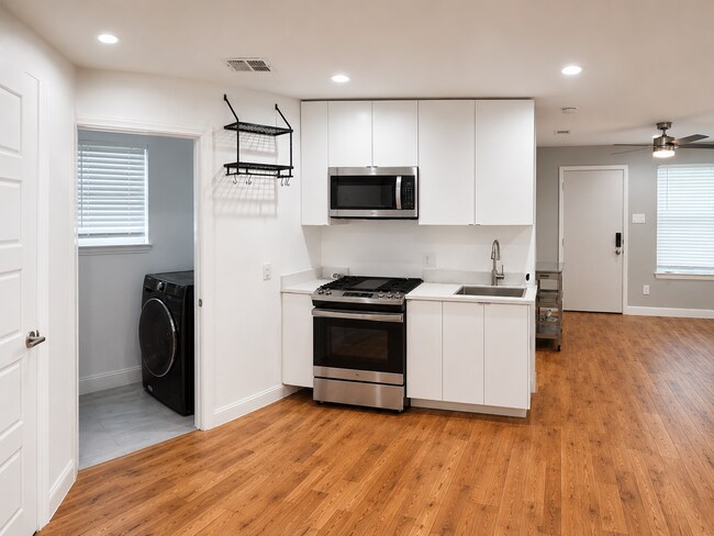 Foto del edificio - 3825 Dismount St