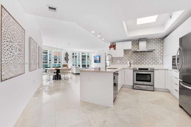 Foto del edificio - 200 Sunny Isles Blvd