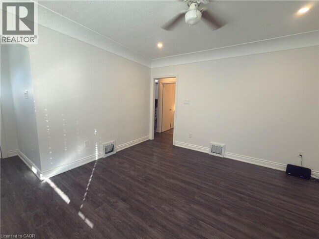 Photo du bâtiment - 85 E 11th St