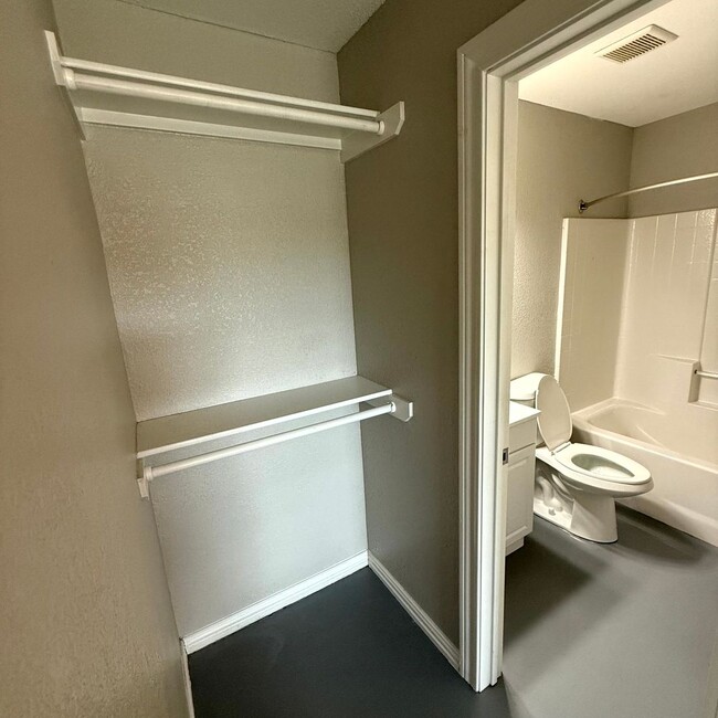 Building Photo - $500 Off 1st Full Month!* All Utilities In...