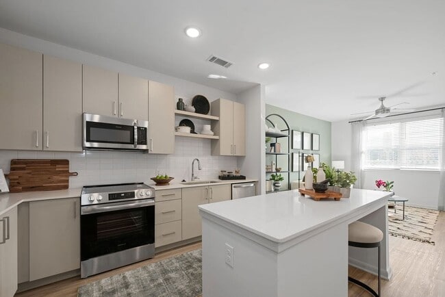 Building Photo - Allora Pines