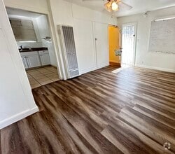 Building Photo - 910 N Herbert Ave
