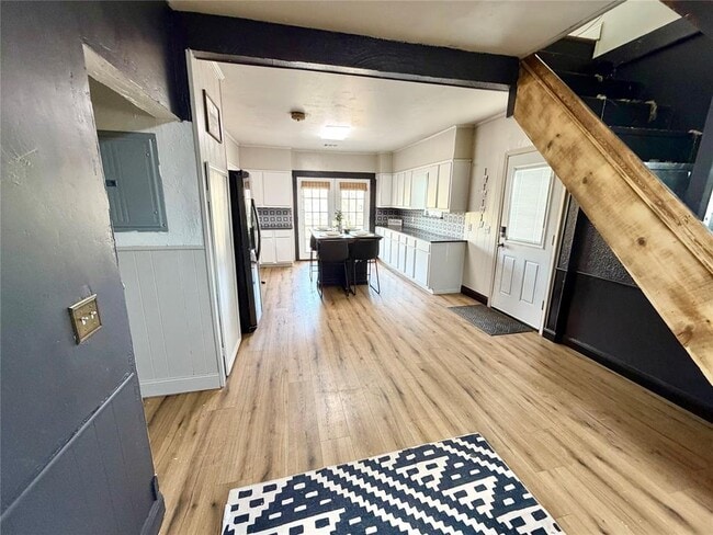 Building Photo - 408 5th St