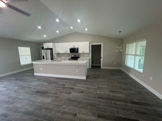 Foto del edificio - New Construction 4/2  Ready for occupancy