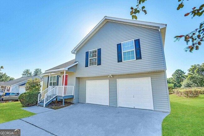 Building Photo - 241 Village Dr