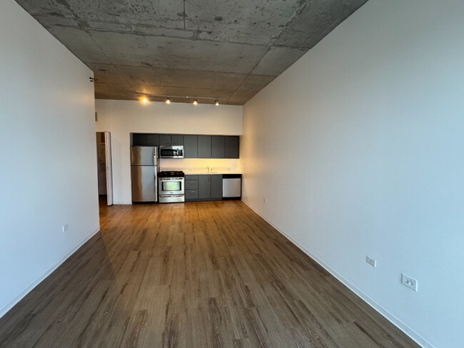 Foto del edificio - 1601 W Division St