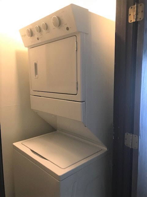 Building Photo - 423 George St