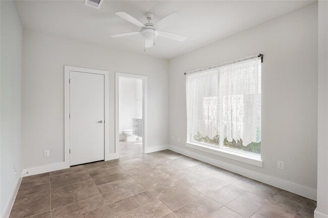 Building Photo - 2140 Dennis St