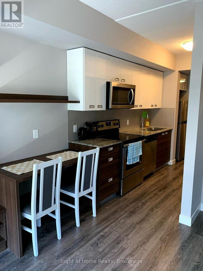 Building Photo - 308 Lester St