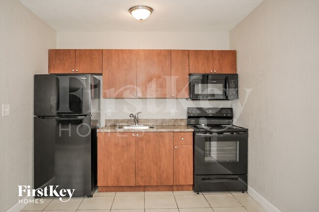 Foto del edificio - 14640 Tyler St