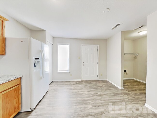 Building Photo - 695 Cross Wind Dr