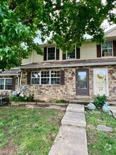 Building Photo - 638 Lancaster Ct