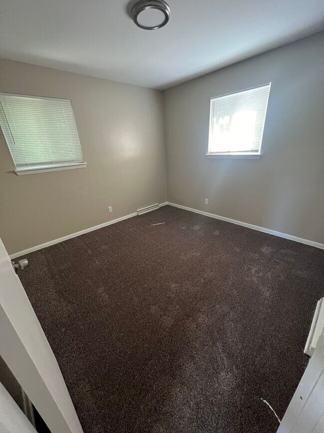 Foto del edificio - Updated, 2 Bedroom Ranch with Full Basement