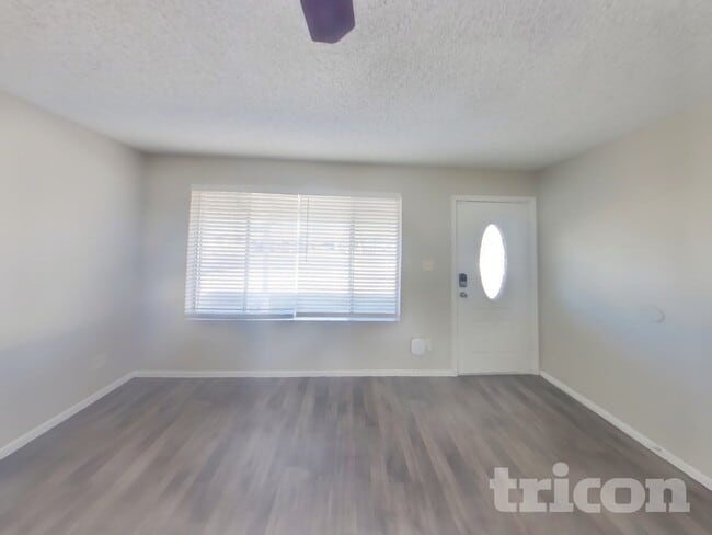 Foto del edificio - 7475 W Beryl Ave