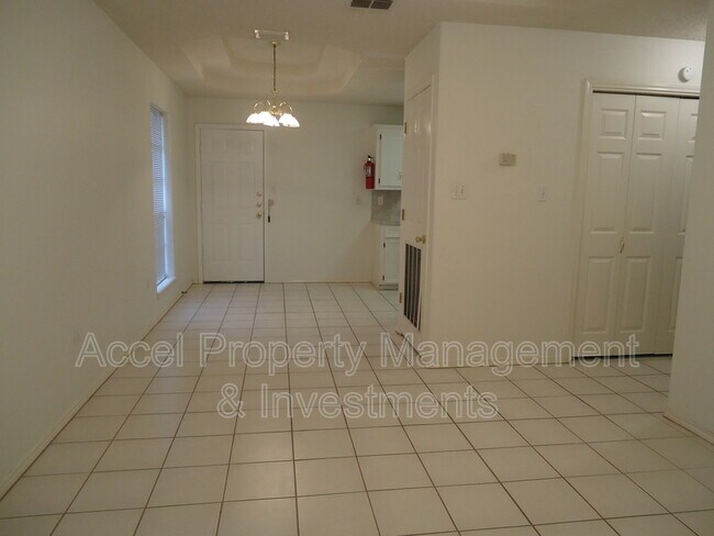 Foto del edificio - 813 N Tesoro Blvd