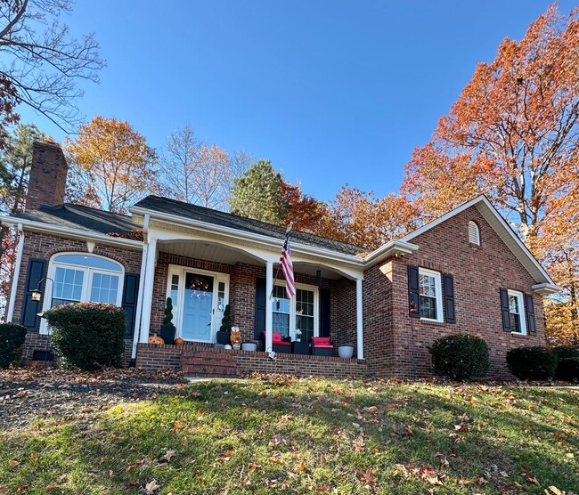 AVAILABLE TO SHOW! - AVAILABLE TO SHOW! House