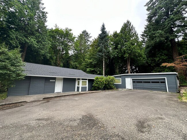 Building Photo - Lewis & Clark Graduate/Law Students ONLY