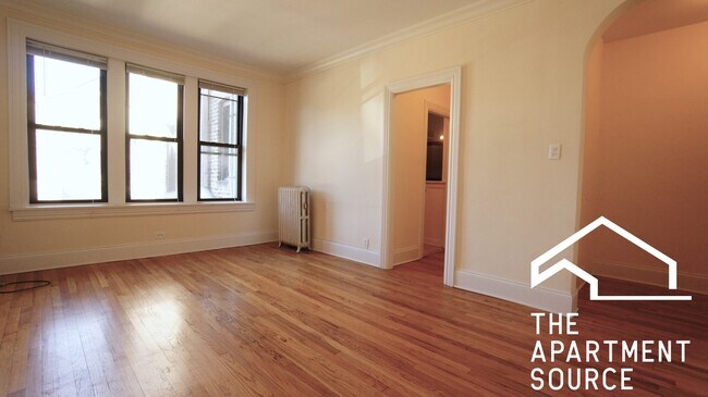 Building Photo - 2704 N Sawyer Ave