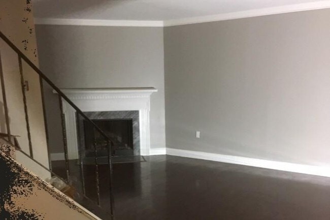 Living room - 1801 Laurel Rd
