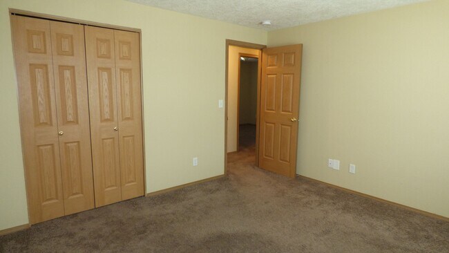 Building Photo - 3 Bedroom Home W/ Air Conditioning