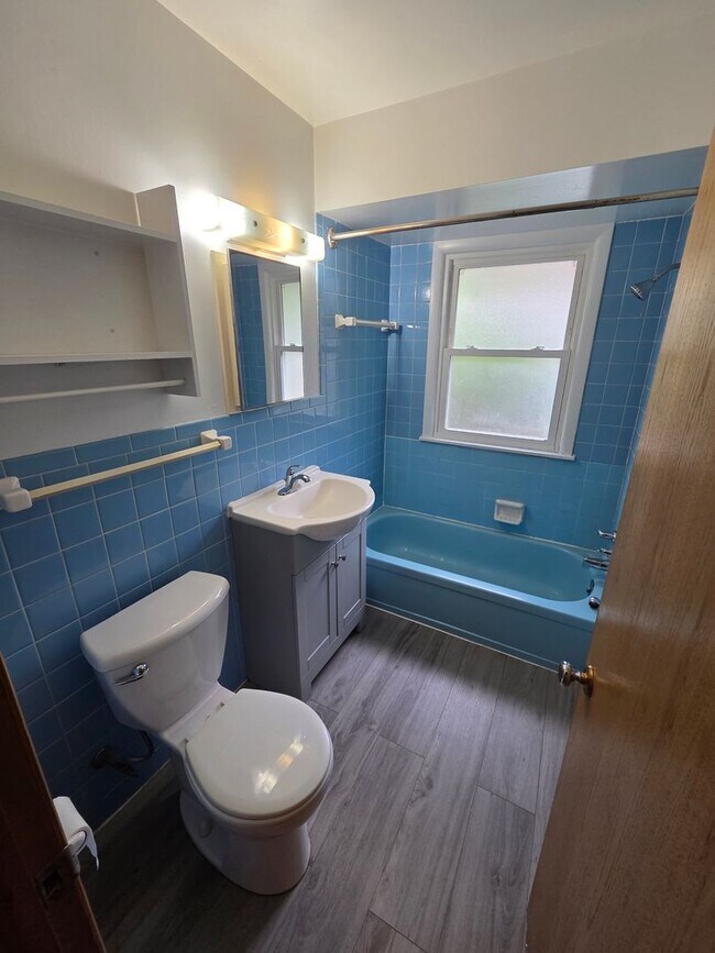 Foto del edificio - 4229-4231 Unity Ave N