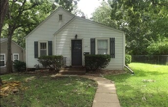 Building Photo - 214 NW Broadmoor Ave