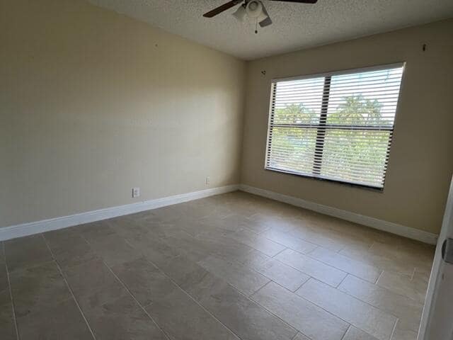 Building Photo - 1440 Lake Crystal Dr