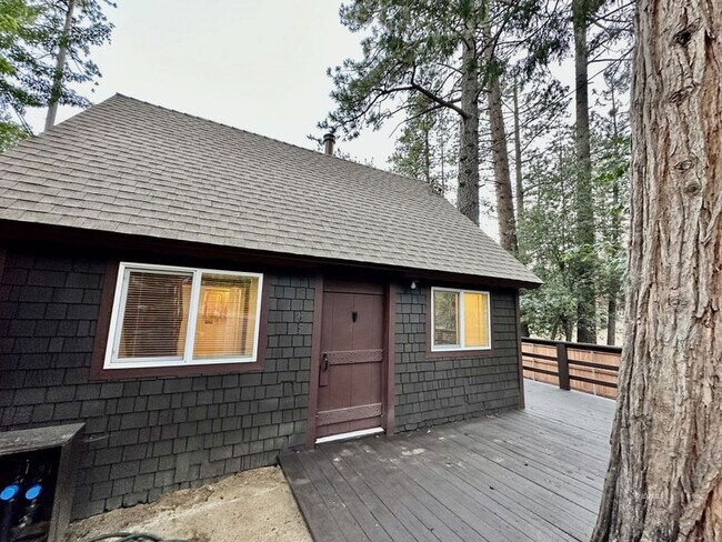 Foto del edificio - 25165 Cedar St