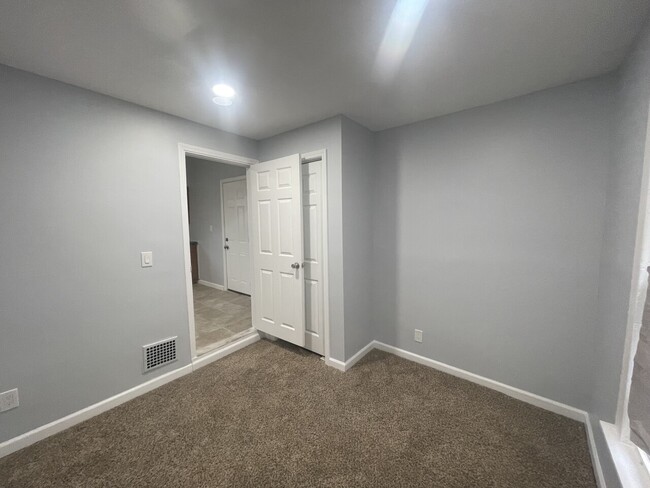 Building Photo - Newell W 613