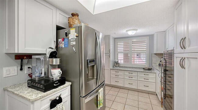 Foto del edificio - 6505 Stone River Rd