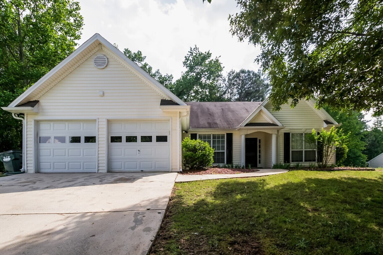 300 London Ln House Rental in Hiram, GA