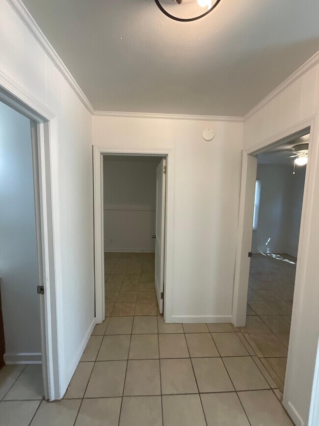 Building Photo - 3005 Abelia Dr