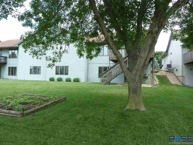 Building Photo - 5001 S Glenview Rd