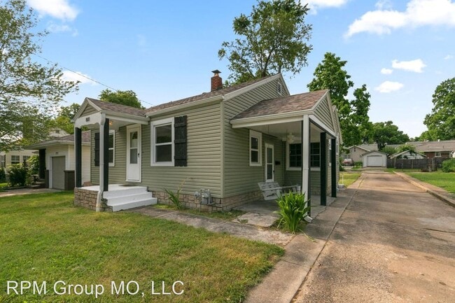 Building Photo - 3 br, 2 bath House - 801 E. Loren St.