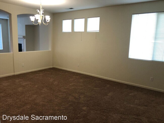 Building Photo - 4 br, 2 bath House - 2821 Tree Swallow Circle