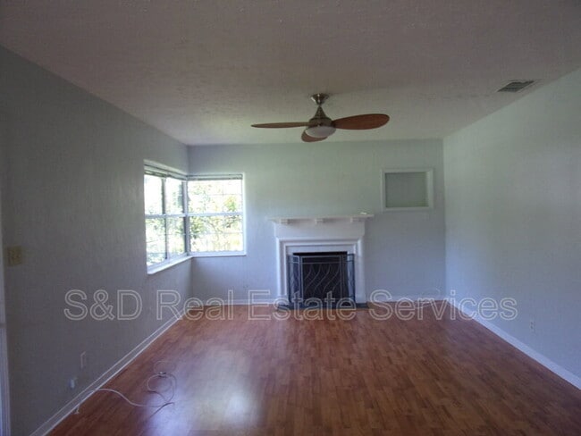 Building Photo - 826 Hollingsworth Rd