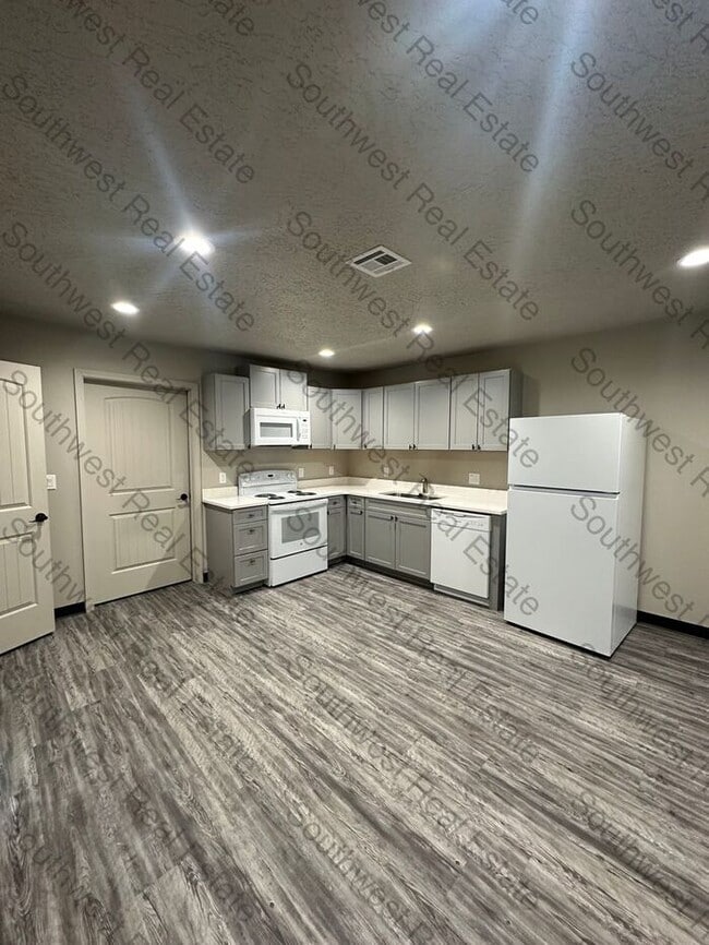 Building Photo - Brand New 2 bedroom 2 bath apartment