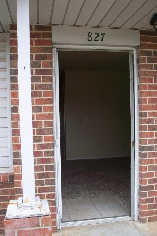 Foto del edificio - 827 Russell Cir