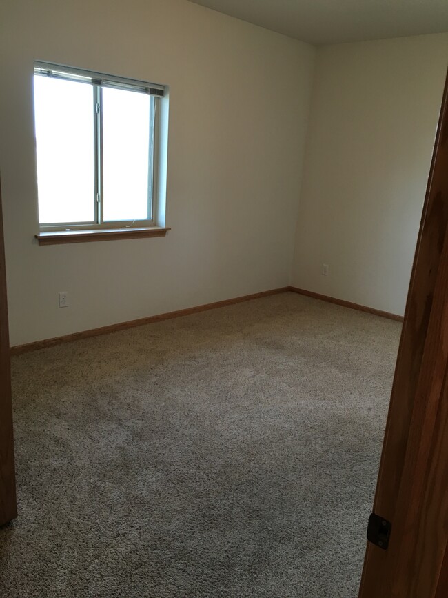 Master Bedroom - 130 Oakridge Ave