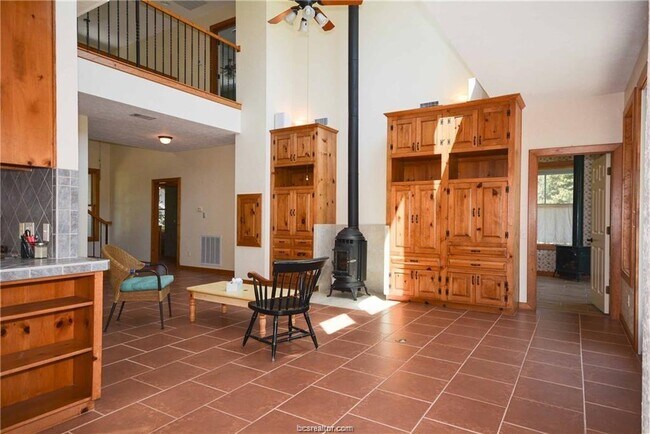 Building Photo - 7765 Steep Hollow Rd
