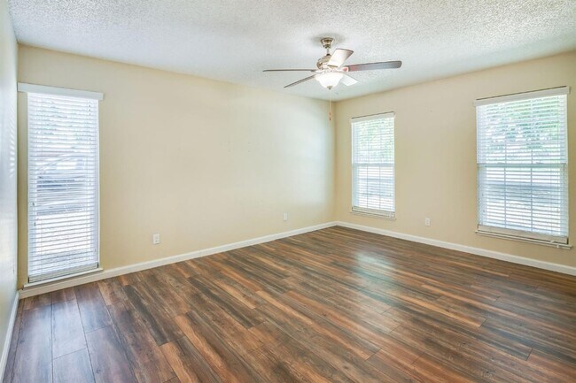 Building Photo - 6960 Stanford Oak Dr