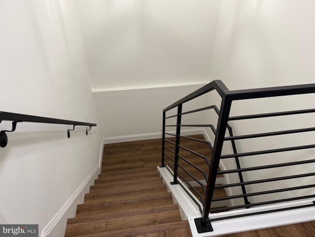 Foto del edificio - 6409 63rd Pl